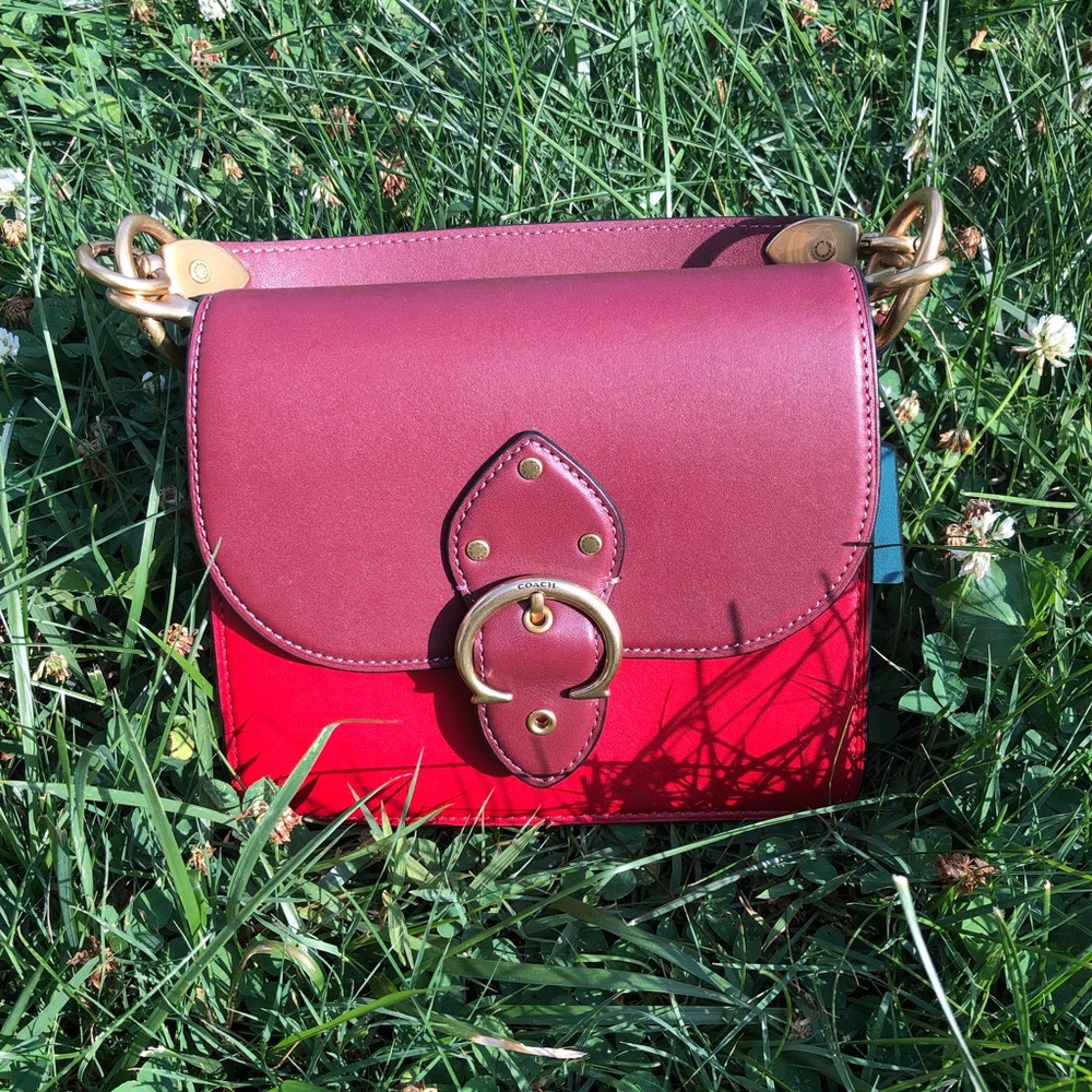 NWT coach Beat Shoulder Bag 18 In Signature Canvas